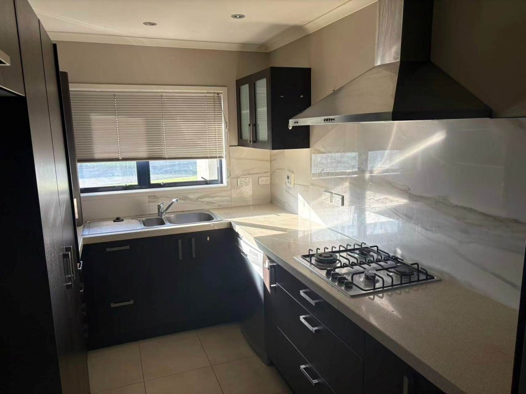 3 Sonoma Crescent, Oteha, Auckland - Carousel 2