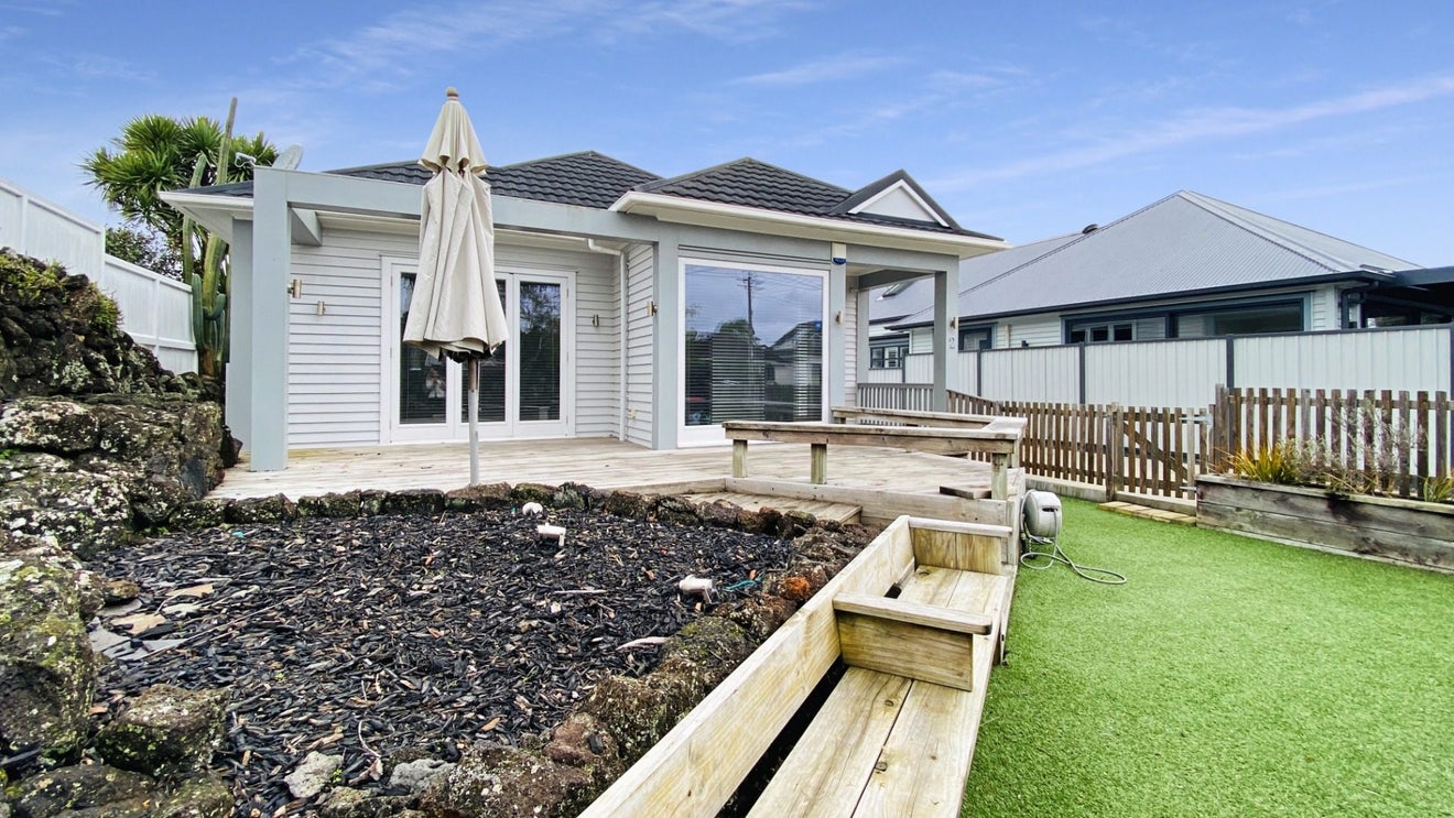 2 Waitomo Avenue, Mount Eden, Auckland - Carousel 2