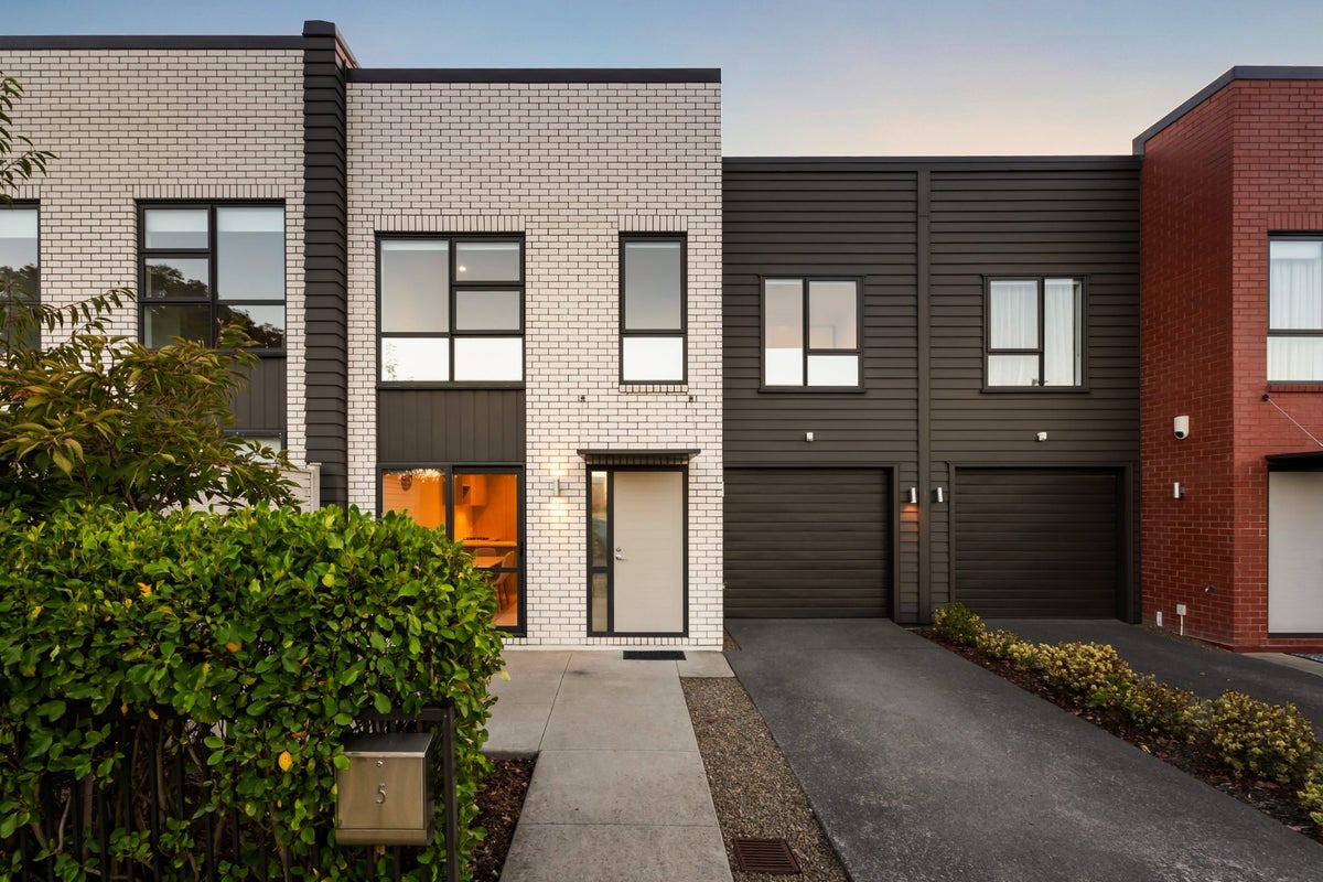 5 Pepene Avenue, Takanini, Auckland - Carousel 1