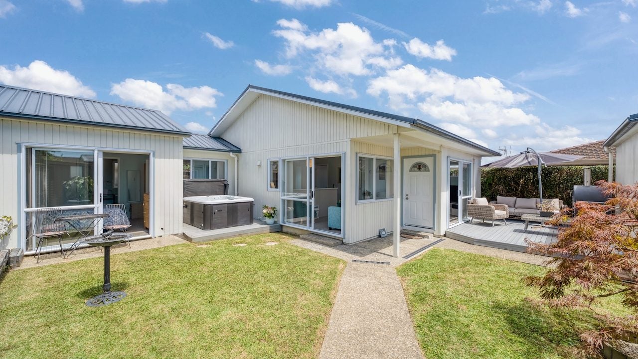 137A Pigeon Mountain Road, Half Moon Bay, Auckland - Carousel 1