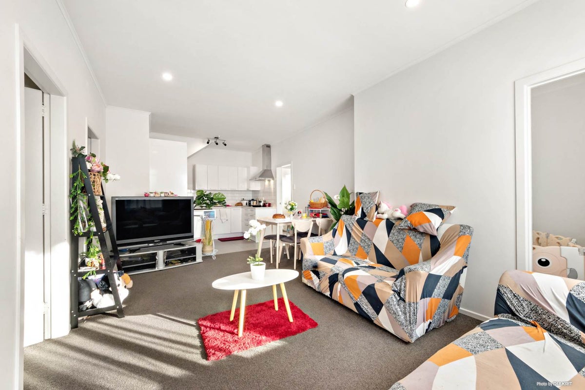 2/9 Heaphy Street, Blockhouse Bay, Auckland - Carousel 1