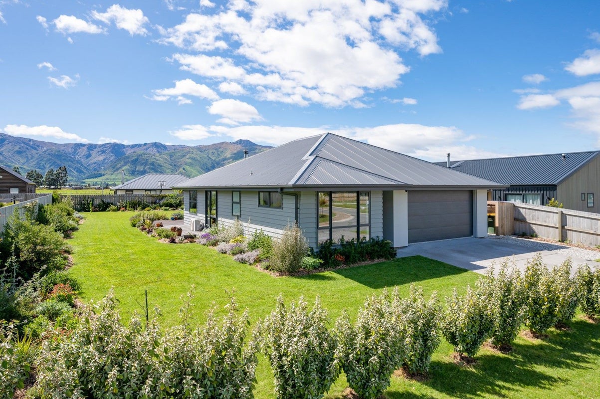 7 Pennycook Place, Lake Hawea - Carousel 1