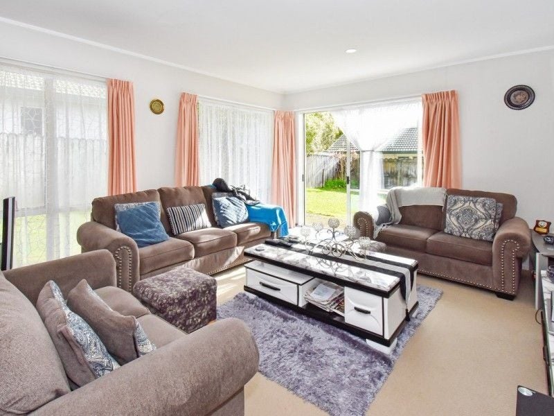 18 Elderberry Road, Burswood, Auckland - Carousel 2