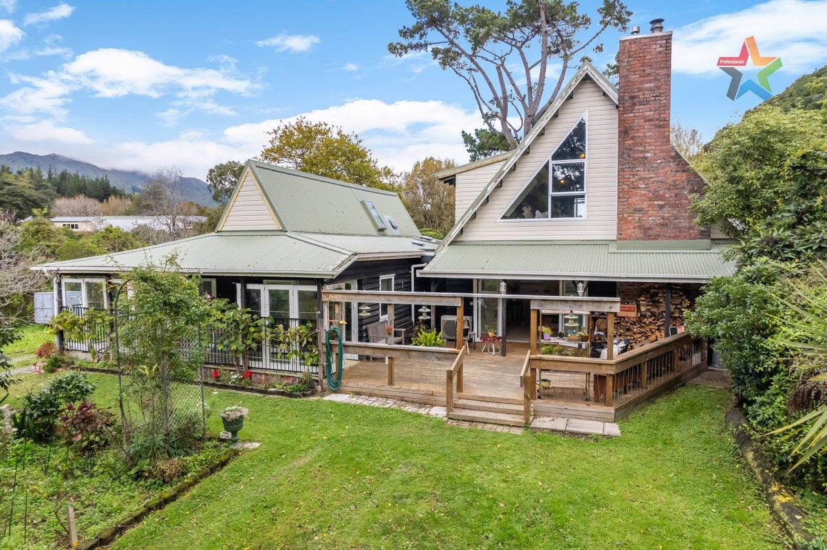 46/48 Maymorn Road, Te Marua, Upper Hutt - Carousel 1