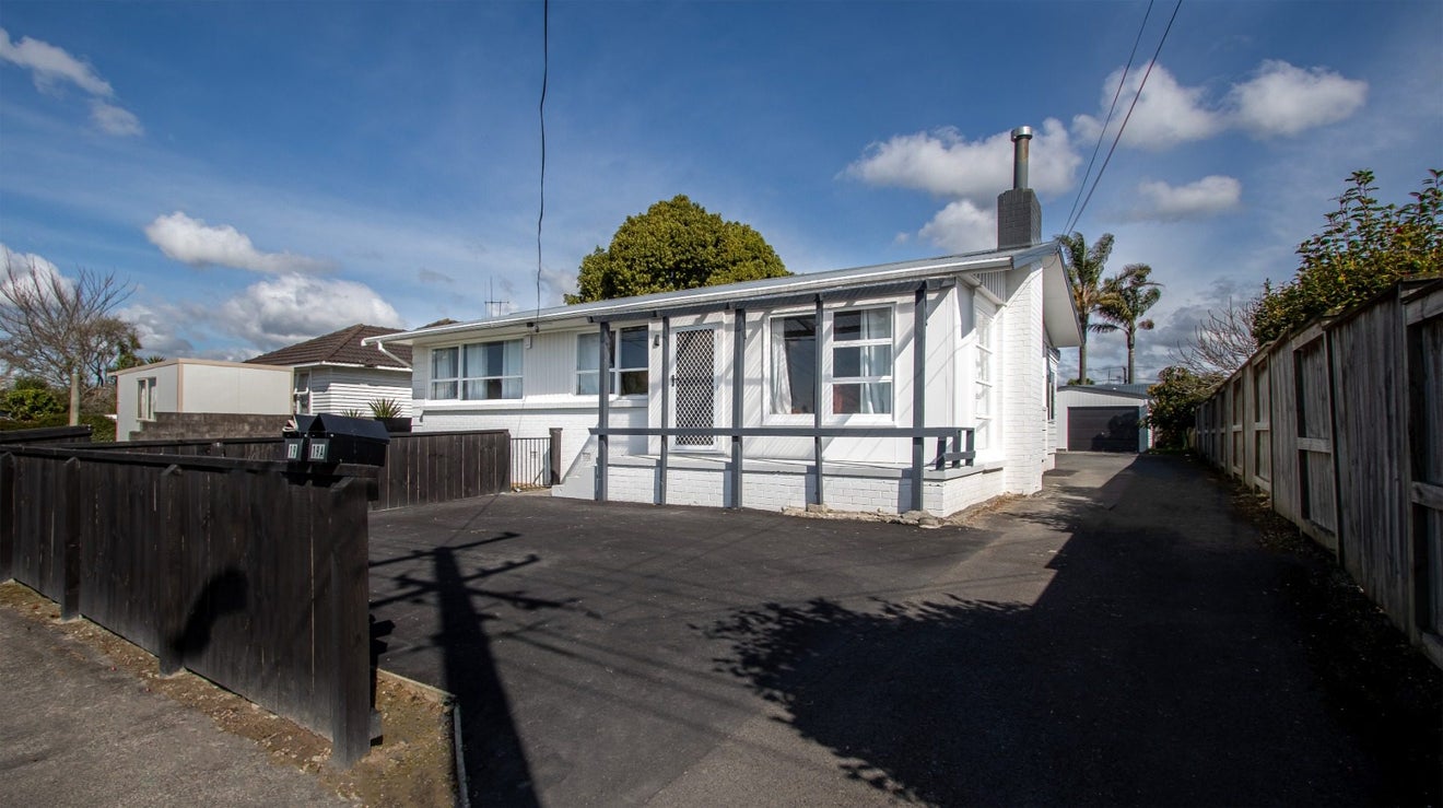19 Dalesford Street, Silverdale, Hamilton - Carousel 1