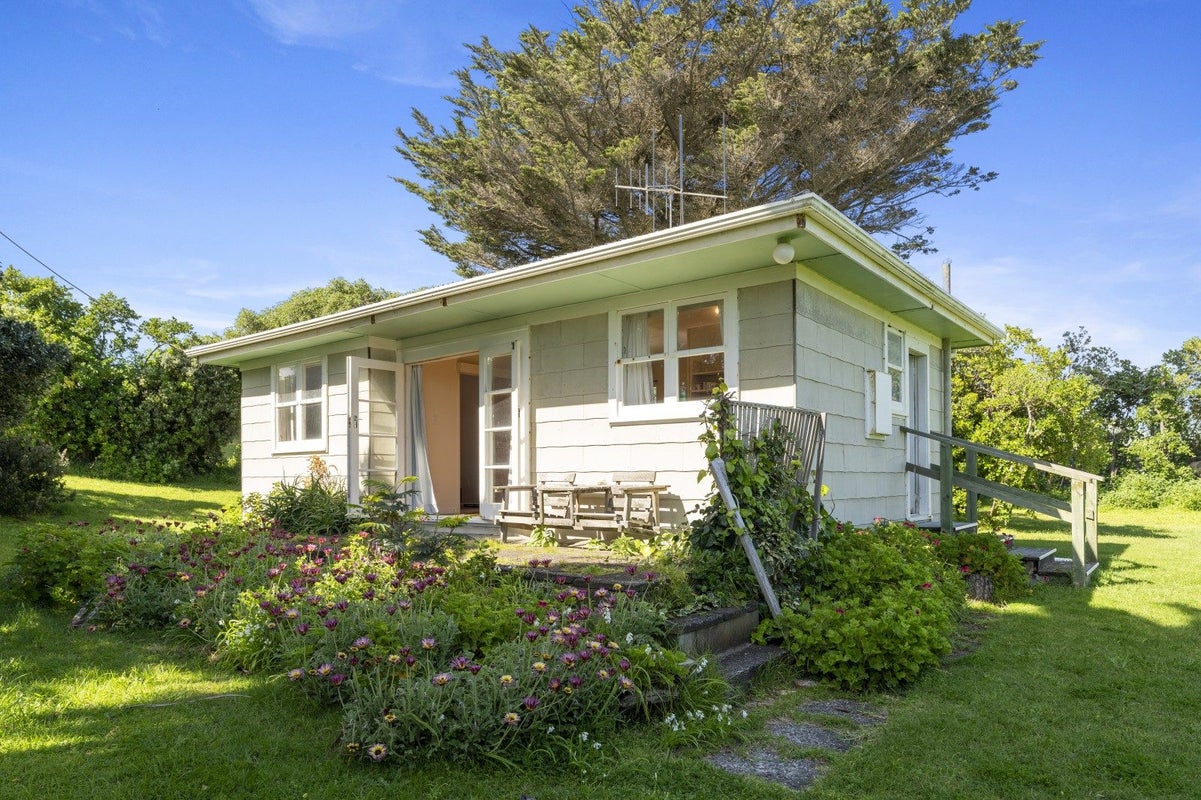 39A Tasman Road, Otaki Beach, Otaki - Carousel 1