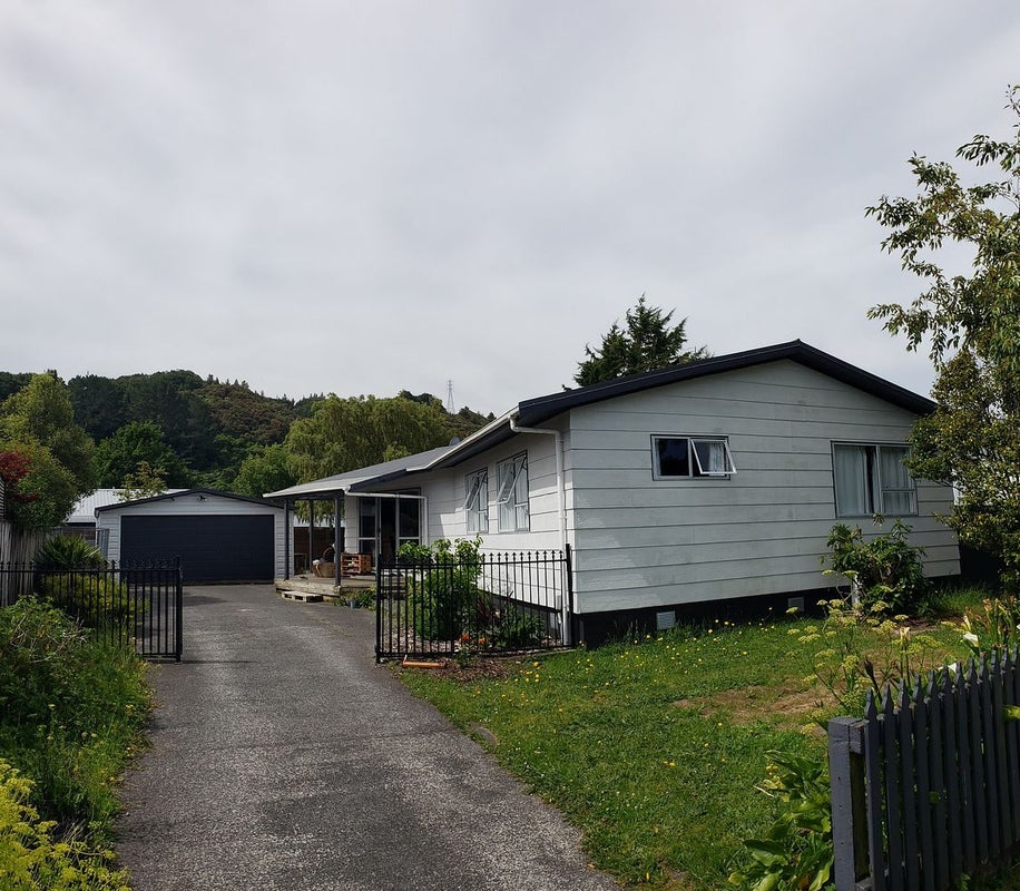 13 Moonstone Grove, Birchville, Upper Hutt - Carousel 1