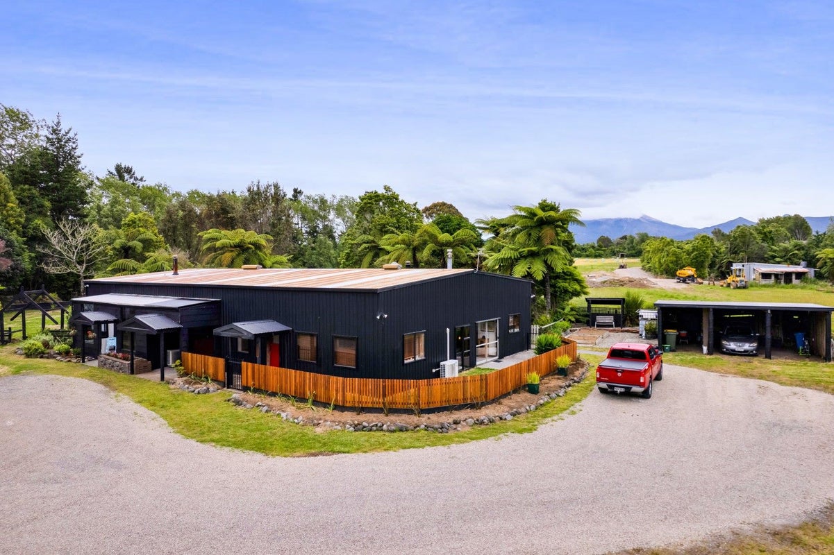 1082 Junction Road, Egmont Village, Inglewood - Carousel 2