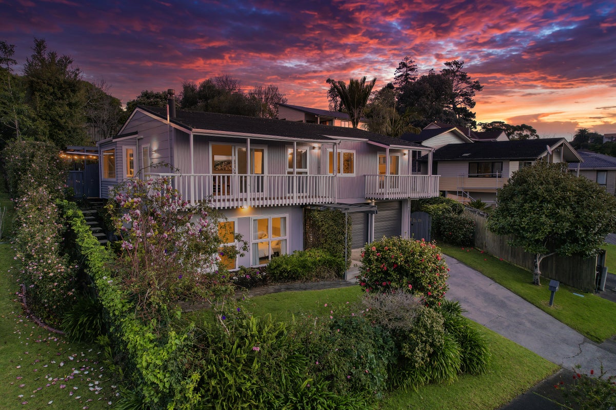 35 Lastel Place, Shelly Park, Auckland - Carousel 1