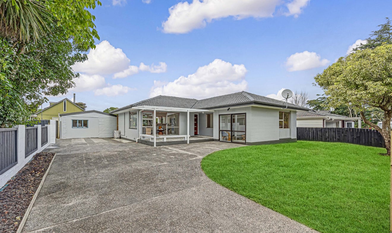 12 Huber Street, Weymouth, Auckland - Carousel 1
