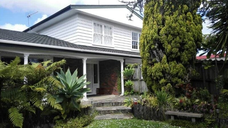 13 Glenmore Road, Sunnyhills, Auckland - Carousel 1