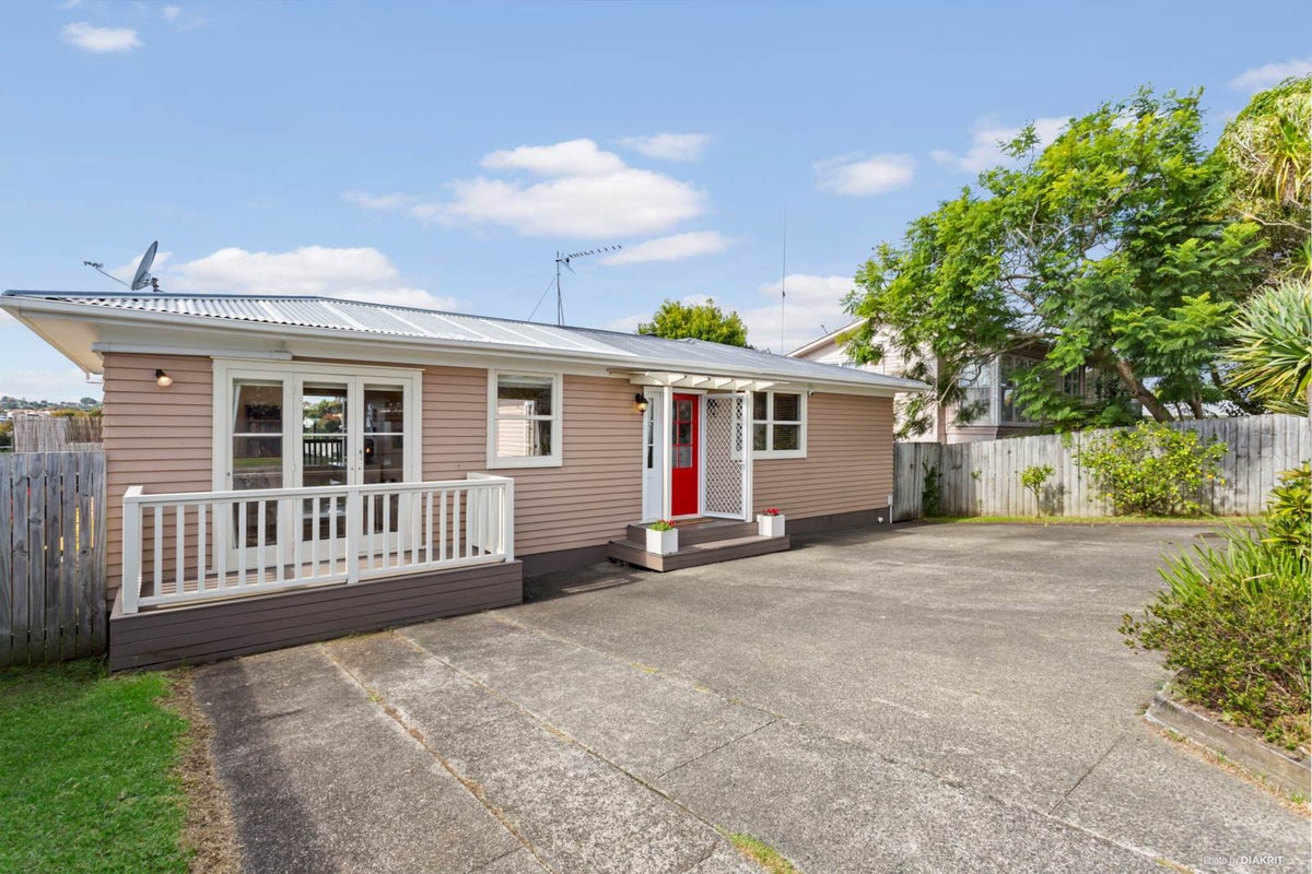85 Lauderdale Road, Birkdale, Auckland - Carousel 1
