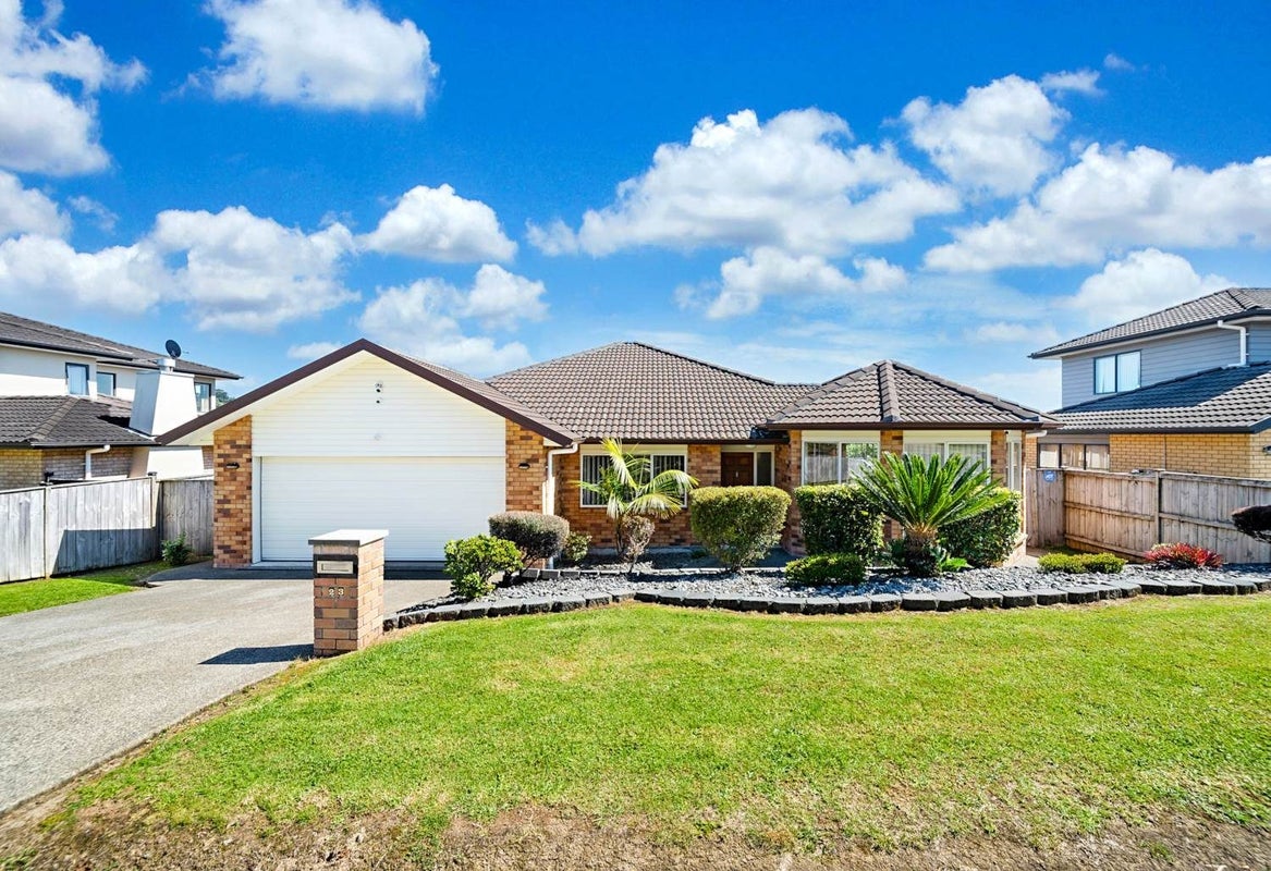 23 Leafield Crescent, Henderson, Auckland - Carousel 1
