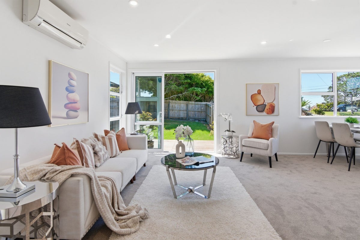 1/862 East Coast Road, Northcross, Auckland - Carousel 1