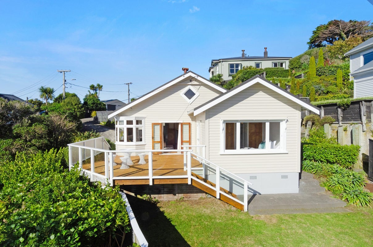 4 Mertoun Terrace, Kelburn, Wellington - Carousel 1