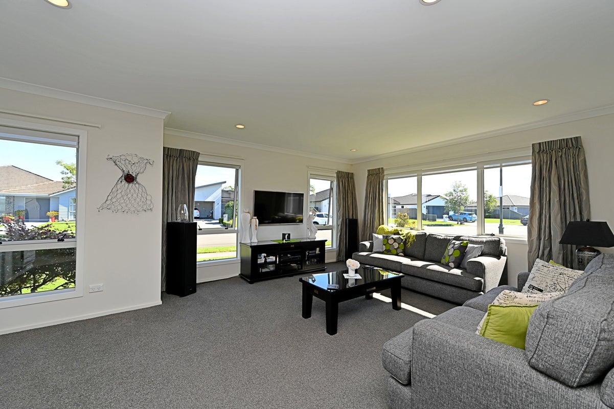 6 Kapiti Drive, Poraiti, Napier - Carousel 2