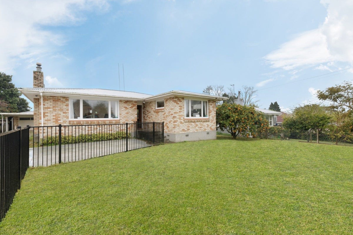 30B Collingwood Street, Judea, Tauranga - Carousel 1