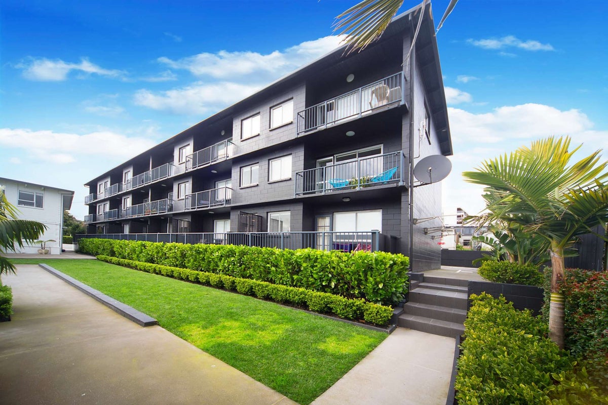 18/20 Central Road, Kingsland, Auckland - Carousel 1