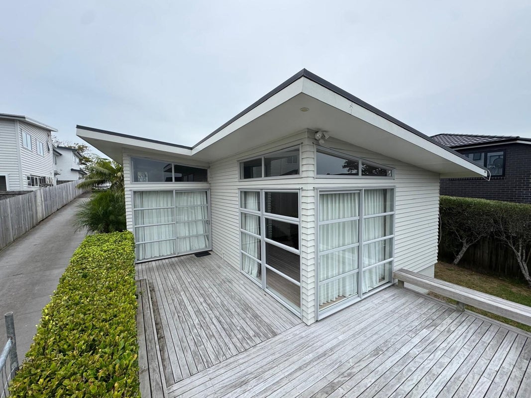 8A Glenfield Road, Birkenhead, Auckland - Carousel 2