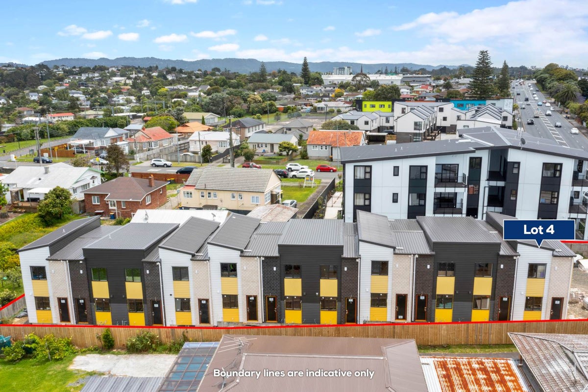 4/3226 Great North Road, New Lynn, Auckland - Carousel 1