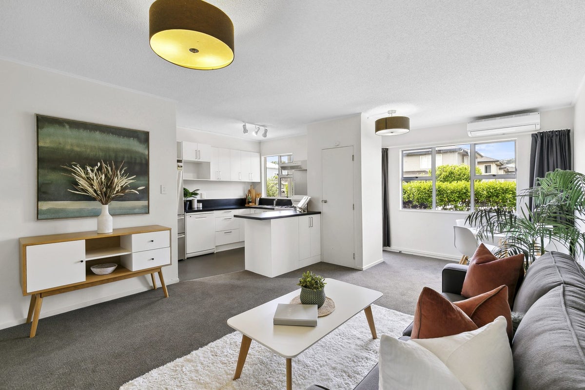 2/11 Trafalgar Street, Johnsonville, Wellington - Carousel 1
