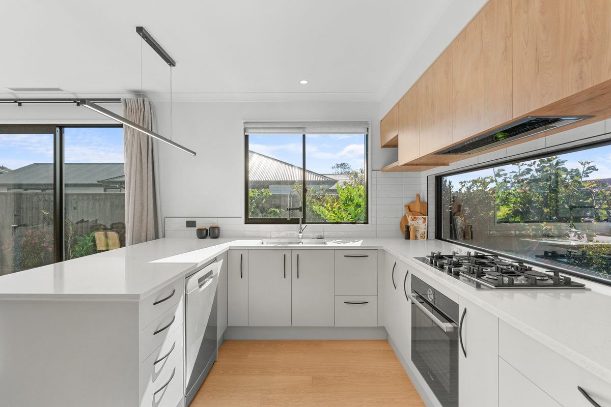 33 Withers Crescent, Halswell, Christchurch - Carousel 1
