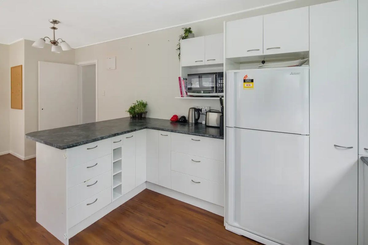 62 Eden Street, Island Bay, Wellington - Carousel 9