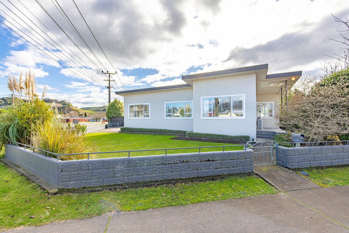 1 Kelvin Street, Aramoho, Whanganui - Carousel 22