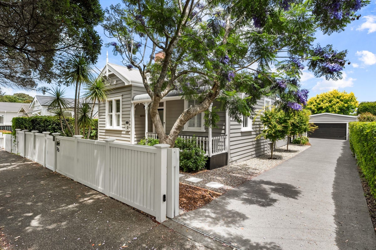 25 Volcanic Street, Mount Eden, Auckland - Carousel 1