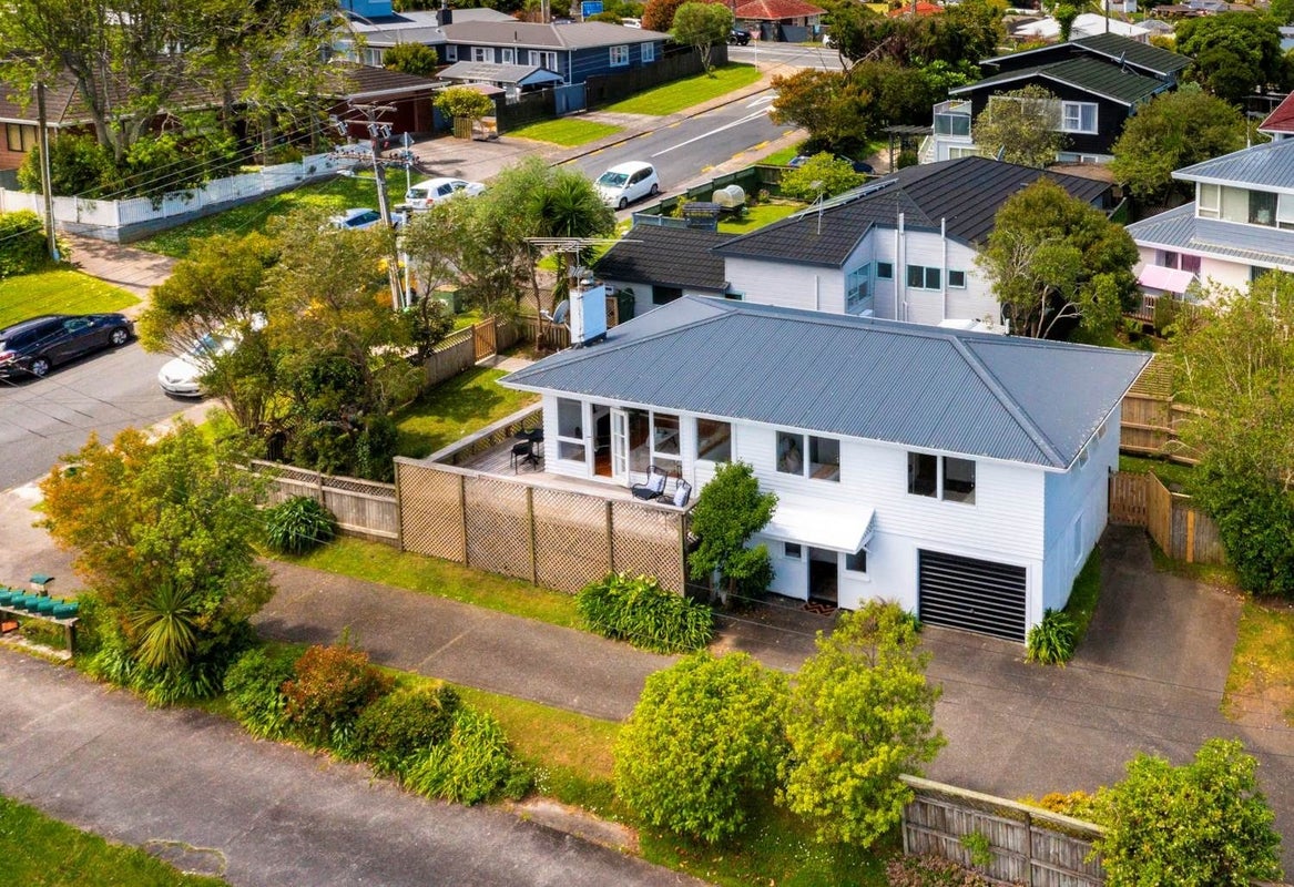 2/4 Bond Crescent, Forrest Hill, Auckland - Carousel 1