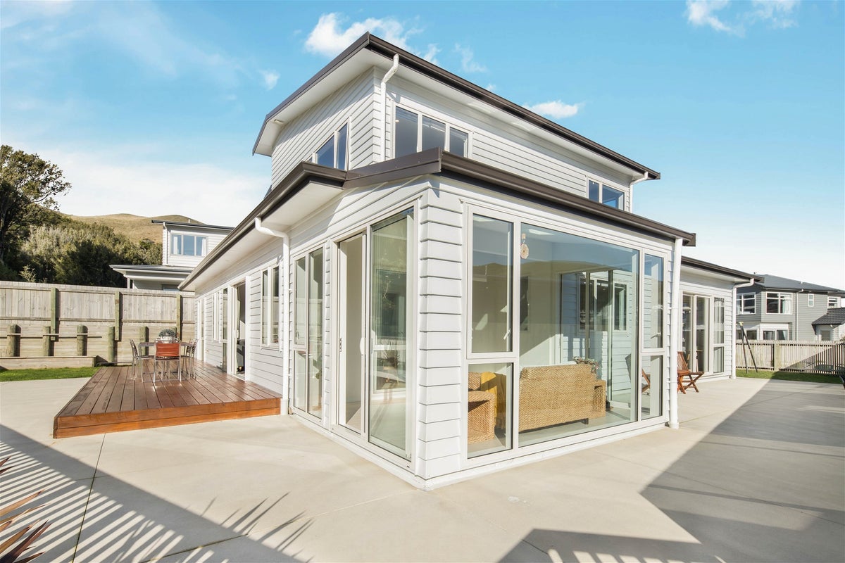 3 Crompton Avenue, Churton Park, Wellington - Carousel 1