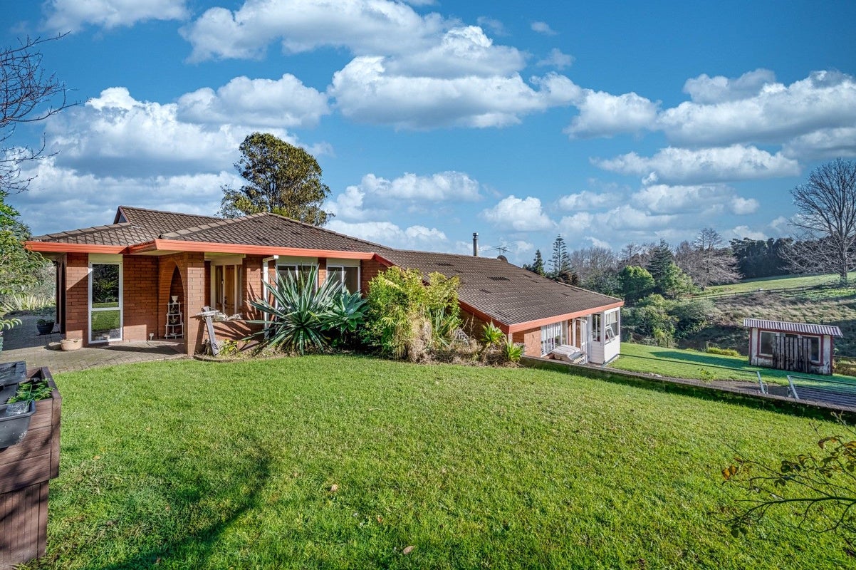 94 Browns Lane, Flat Bush, Auckland - Carousel 1