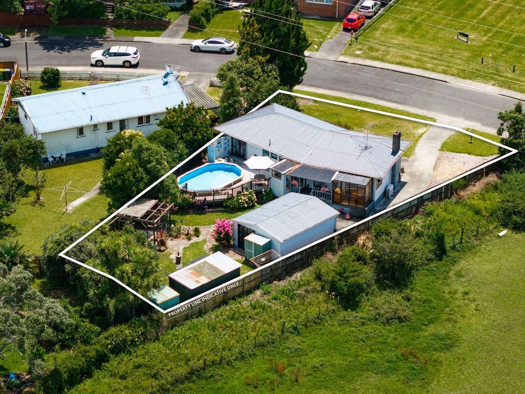 83 Glen Marine Parade, Glendene, Auckland - Carousel 1