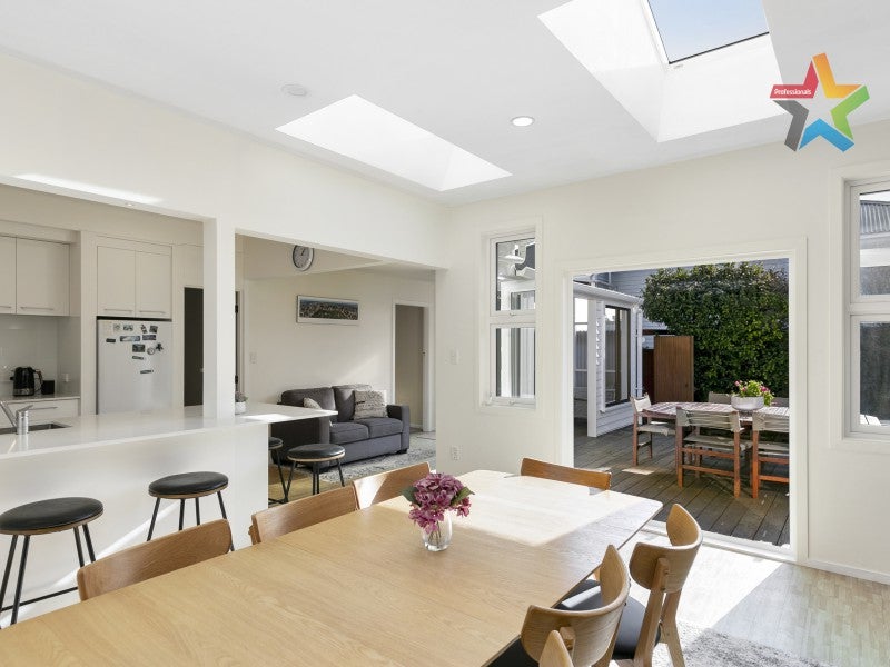 8 Raine Street, Karori, Wellington - Carousel 2