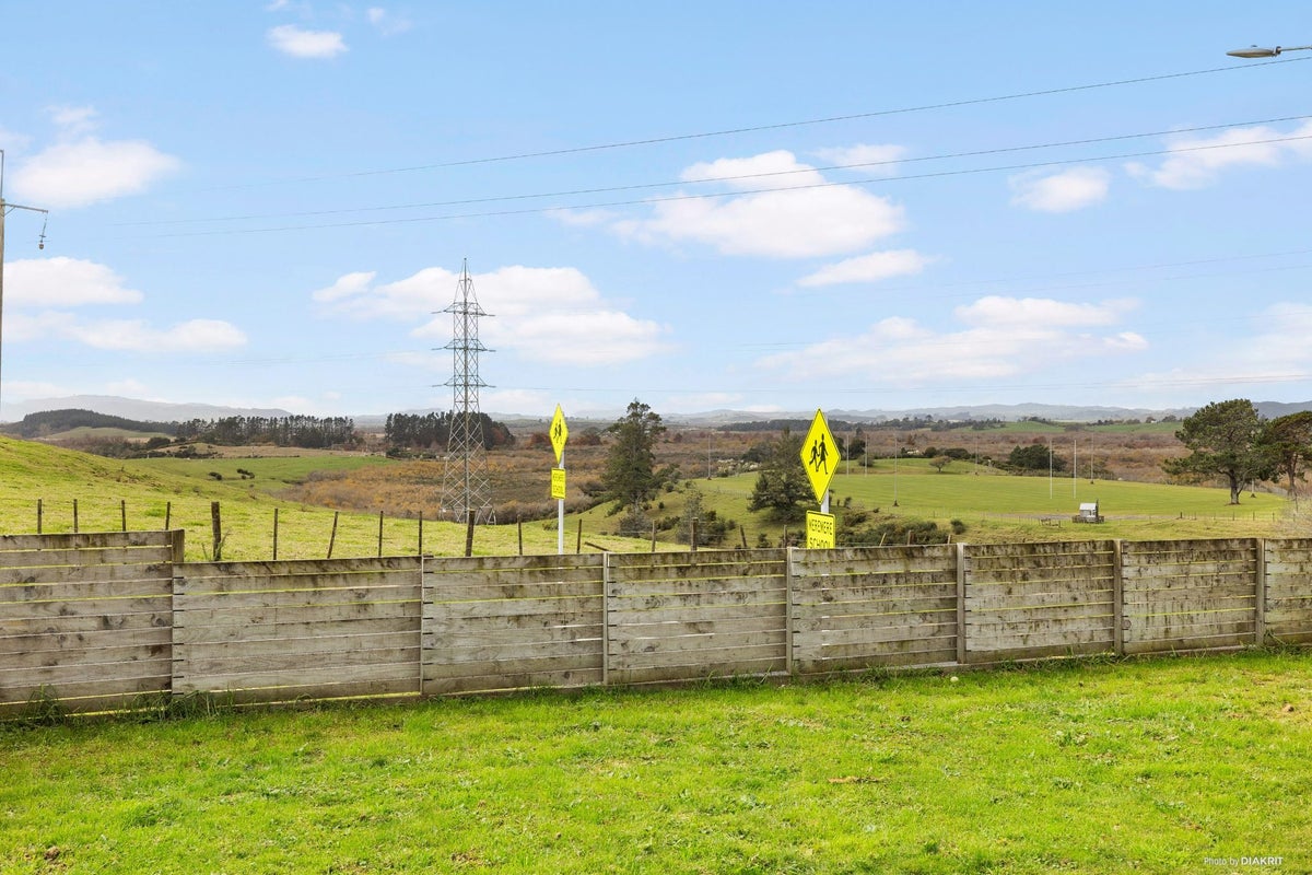 11 Naho Place, Meremere - Carousel 14