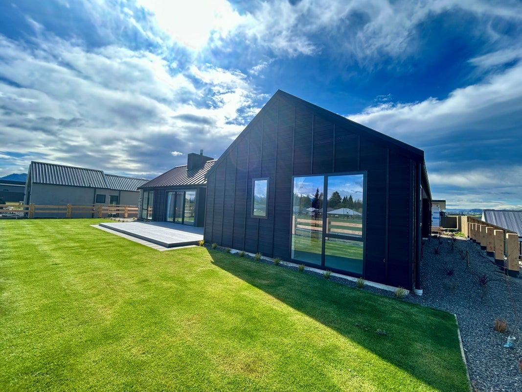15 Mason Street, WANAKA - Carousel 2