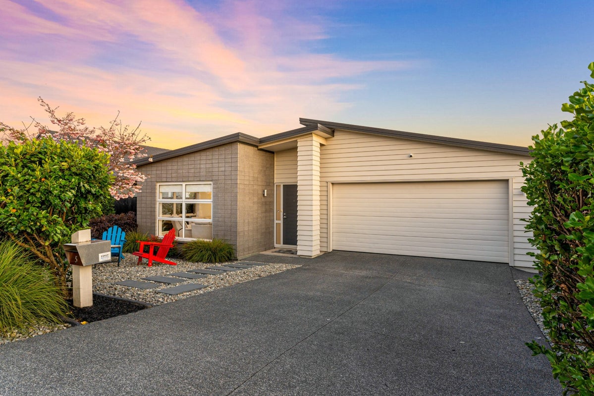 5 Andalusian Way, Karaka, Papakura - Carousel 1