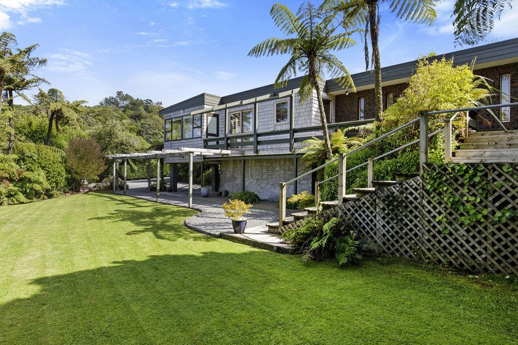 155 Park Road, Belmont, Lower Hutt - Carousel 1