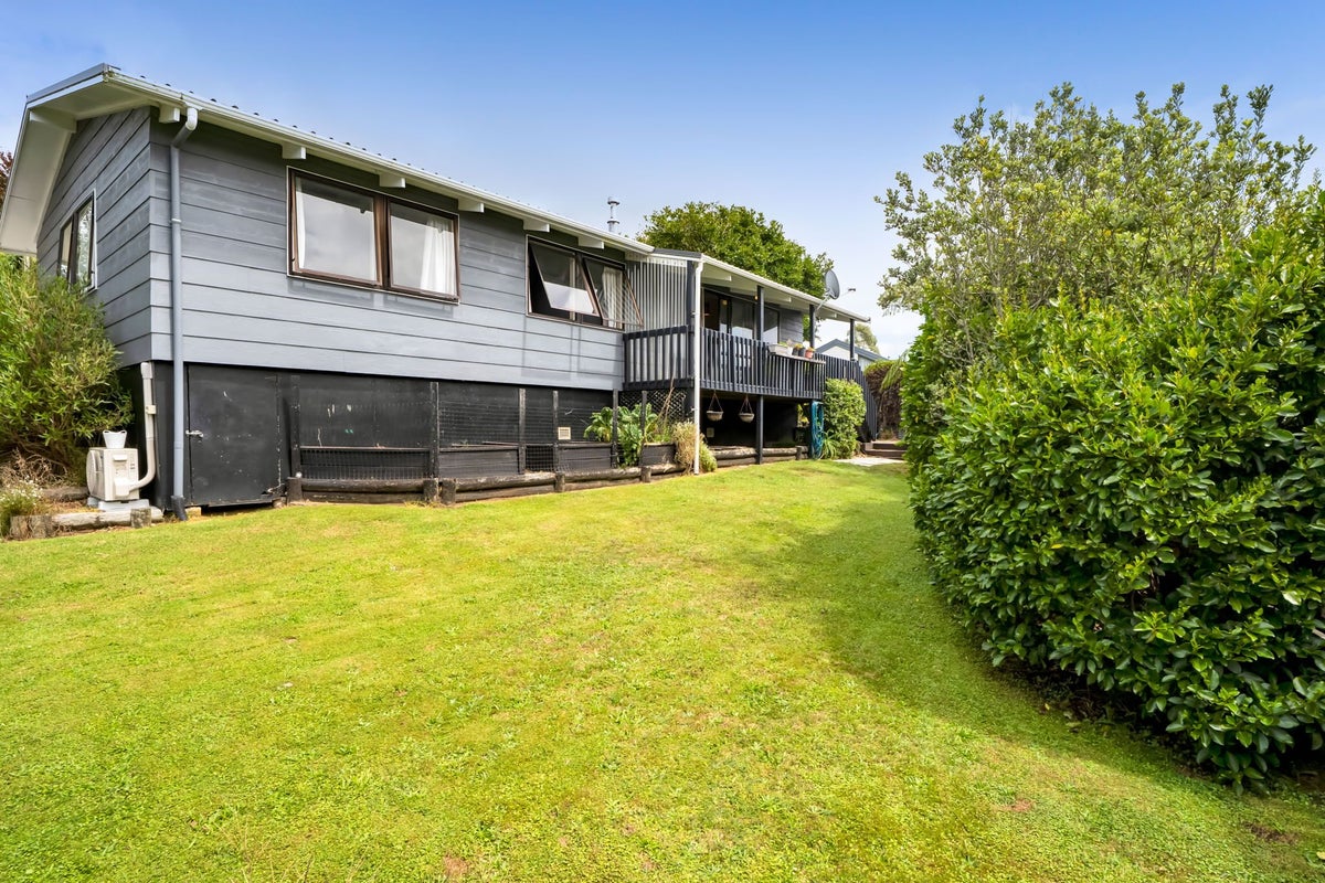 76B Heta Road, Highlands Park, New Plymouth - Carousel 1