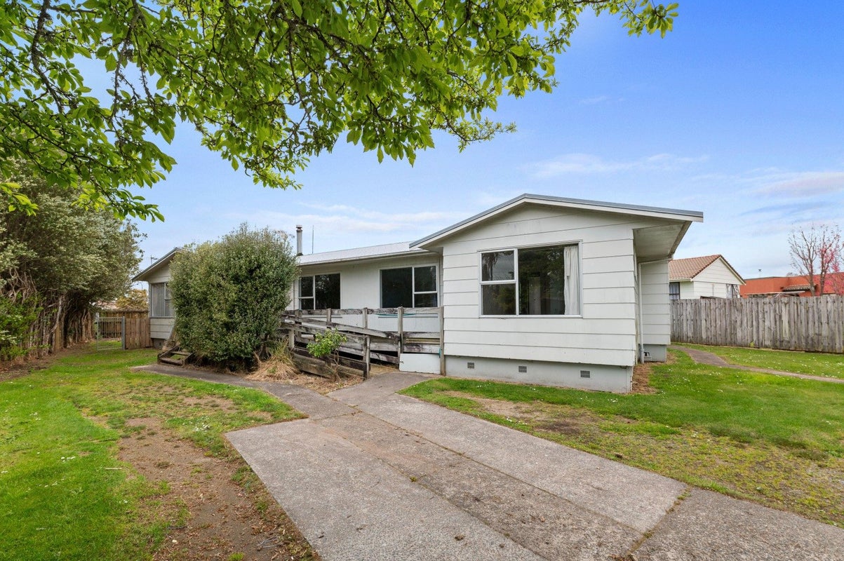 53 Kawaha Point Road, Rotorua, Rotorua, Bay Of Plenty - Carousel 1