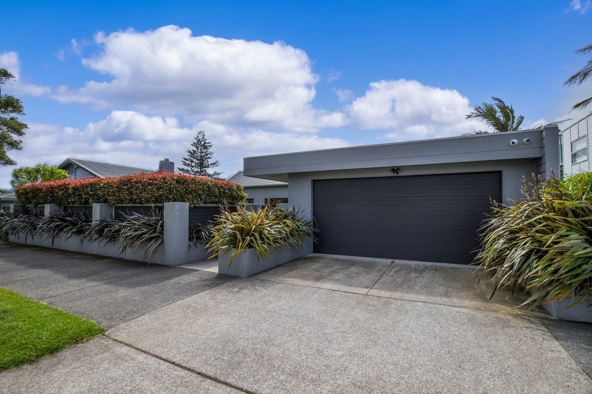 51 St Michaels Avenue, Point Chevalier, Auckland - Carousel 23