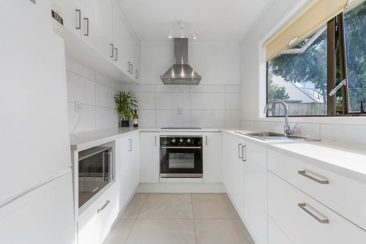 1B/18 Cranbrook Place, Glendowie, Auckland - Carousel 2
