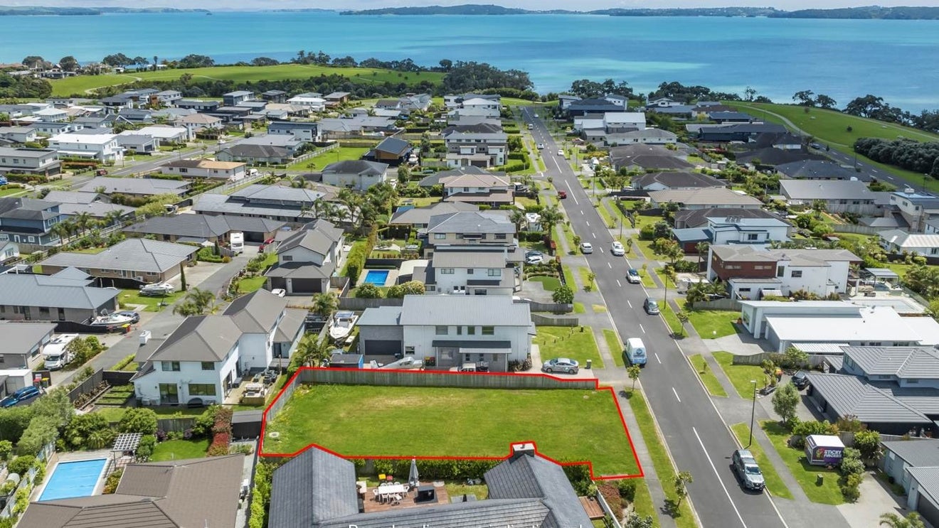 64 Liberty Crescent, Beachlands, Auckland - Carousel 1