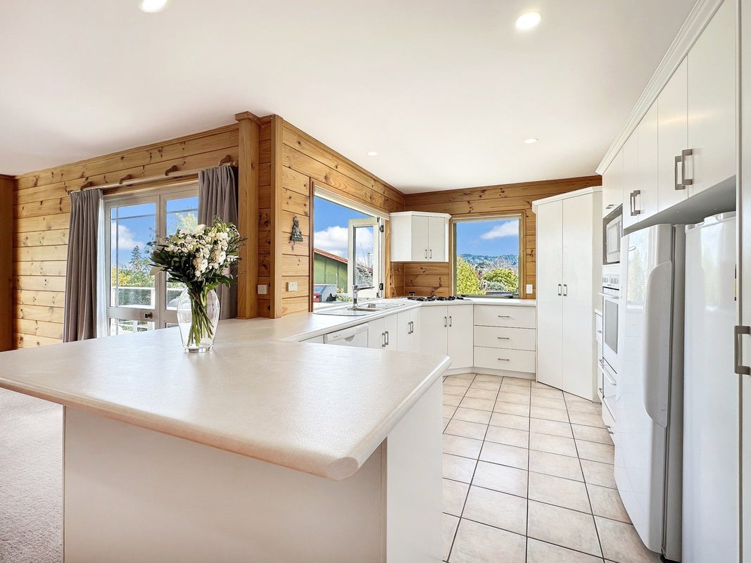 31 Angela Place, Kinloch, Taupo - Carousel 2