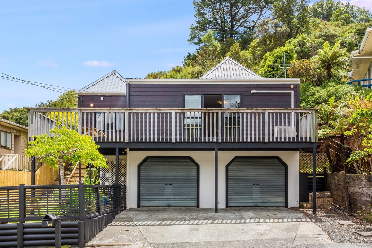 7 Lowry Crescent, Stokes Valley, Lower Hutt - Carousel 2