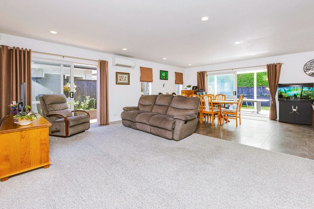 25 Pickaberry Avenue, Karaka, Papakura - Carousel 2