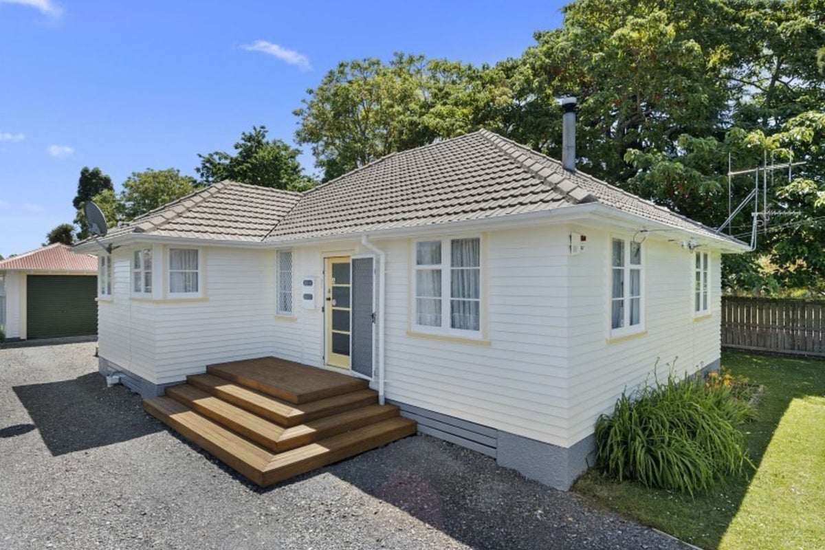 369 Peachgrove Road, Fairfield, Hamilton - Carousel 1