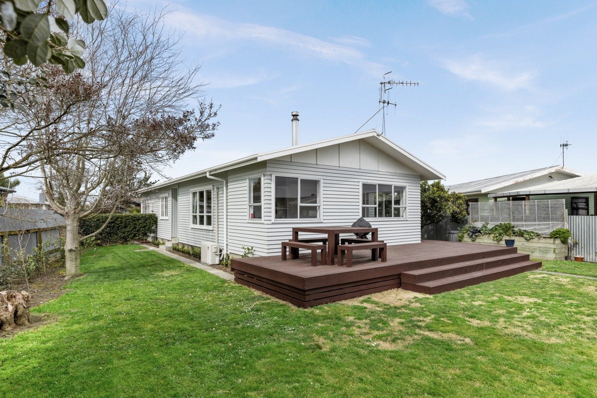 5 Foster Terrace, Onekawa, Napier - Carousel 1