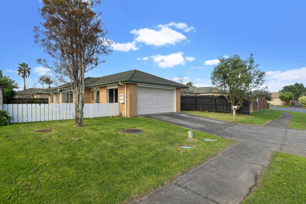 31 Langiola Drive, Favona, Auckland - Carousel 1