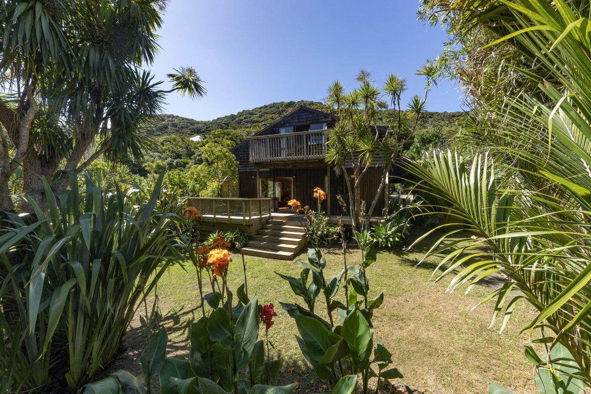 126 Garden Road, New Lynn - Carousel 1
